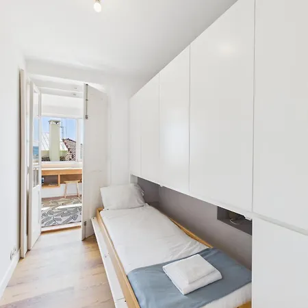 Luxurious Loft : Bridge-view Rooftop | By Airnest アパート