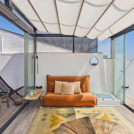 Luxurious Loft : Bridge-view Rooftop | By Airnest リスボン