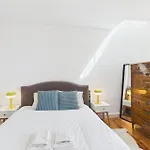 Luxurious Loft : Bridge-view Rooftop | By Airnest Appartamento Lisbona