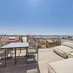 Luxurious Loft : Bridge-view Rooftop | By Airnest *