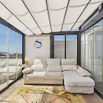 Appartamento Luxurious Loft : Bridge-view Rooftop | By Airnest