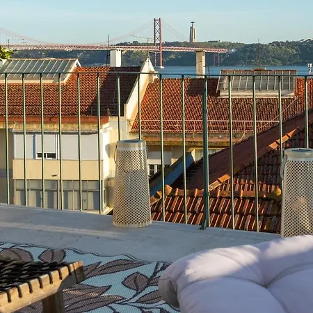 Luxurious Loft : Bridge-view Rooftop | By Airnest 리스본