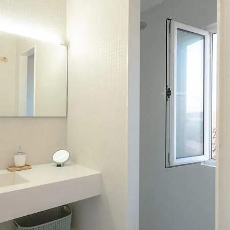 Luxurious Loft : Bridge-view Rooftop | By Airnest Apartman