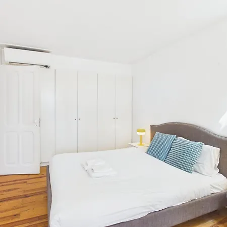 Апартаменты Luxurious Loft : Bridge-view Rooftop | By Airnest Лиссабон