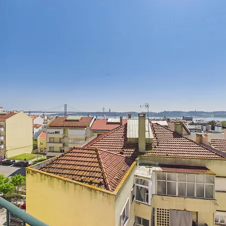 Luxurious Loft : Bridge-view Rooftop | By Airnest *
