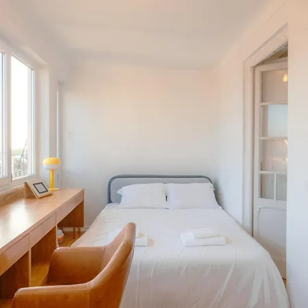 Luxurious Loft : Bridge-view Rooftop | By Airnest شقة Lisboa