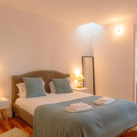 Luxurious Loft : Bridge-view Rooftop | By Airnest شقة Lisboa